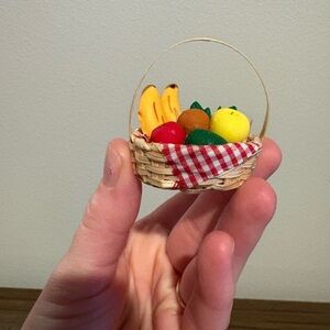 DOLLHOUSE MINIATURE BASKET OF GARDEN FRUIT VEGETABLES POLYMER CLAY WICKER FABRIC